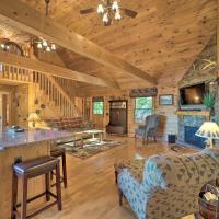 Blue Ridge Hideaway with Game Room and Mountain Views!, hotel cerca de Aeropuerto de Wilkes County - IKB, Abshers