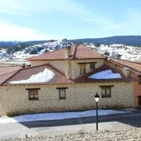 Casa Rural Lahuerta Apartamentos GUADALAVIAR, hotelli kohteessa Guadalaviar