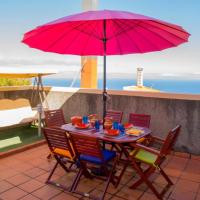2 bedrooms house with sea view furnished terrace and wifi at Santa Cruz 1 km away from the beach, Hotel in der Nähe vom Flughafen Madeira Cristiano Ronaldo - FNC, Santa Cruz