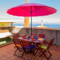 Charming house in Santa Cruz with sea view、サンタ・クルーズにあるマデイラ空港 - FNCの周辺ホテル