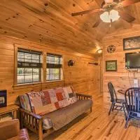Rural Cabin Hideaway w/ Fire Pit & Mtn Views!, hotel a Parsons