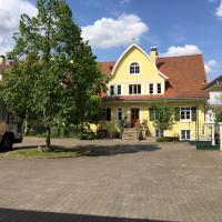 Ferienwohnung im Grünen auf idyllisch gelegenen Gutshof und doch so zentral, Hotel in Waldshut-Tiengen