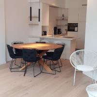 Nieuwbouwappartement Lippenslaan met 2 slaapkamers - WIFI - 6 personen, hotel in: Knokke, Knokke-Heist