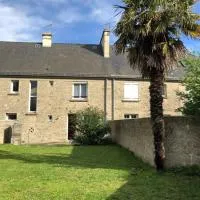 Gîte Manava - grande maison avec jardin en centre ville, hotel a Valognes