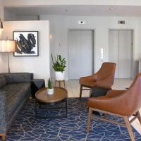 Holiday Inn Express & Suites Boston - Cambridge, an IHG Hotel، فندق في East Cambridge، كامبريدج