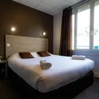 Logis Hotel Du Chateau، فندق في كايين
