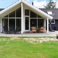 Expansive Holiday Home in Romo with Sauna Whirlpool, hotell i Bolilmark