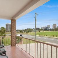 Tumut Unit 1 - Great unit in a central location to beaches, clubs and shopping, hotel in Coolangatta