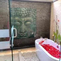 Beachfront Rice Field View Lovina Villa Serenity Bali, hotel i Pengastulan