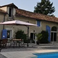 Chambres d'Hôtes La Grange Au Bois, hotel v destinácii Champagne-et-Fontaine