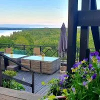 Hotell Paradis، فندق في إيكشو