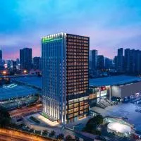 Holiday Inn Wuxi Central Station by IHG, отель в городе Уси
