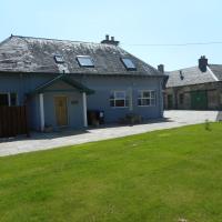 Chauffeur's Cottage with Hot Tub, Glenshee, hotel in Blairgowrie