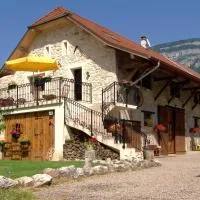 Les Grands Champs: Attignat-Oncin şehrinde bir otel