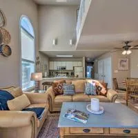 Cloudcroft Townhome w/ Deck - 1 Mi to Burro Ave!, hotel en Cloudcroft