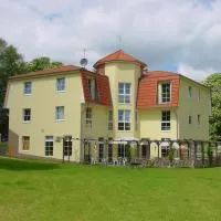 Landhotel Am Peetscher See, отель в Мирове