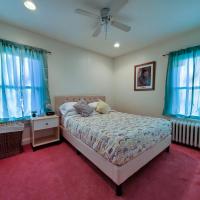 6 minutes from the Falls! Spacious 2nd Floor Apartment Sleeps 5