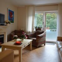 Comfy Holiday Home in Veldenz with Parking, Hotel in Veldenz