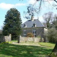 Alluring Holiday Home in Valognes with Garden, hôtel à Valognes