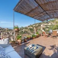 Stunning Deià Views & Private Pool, hotel a Deià