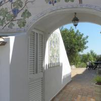 Gorgeous Holiday Home in Portim o with Swimming Pool, hotel in Odiáxere