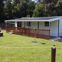 Nadine's Self-Catering Accommodation, hotel em Stormsrivier