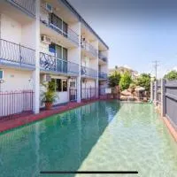 Holiday Lodge Apartment، فندق في Cairns North
