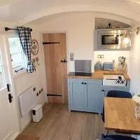 Yew Tree View Luxury Shepherd's Hut, hotel en Sturminster Newton