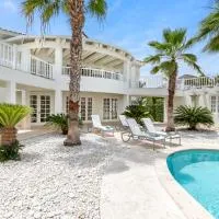 Paradise Luxury Villa with Huge Pool and Jacuzzi – hotel w pobliżu miejsca Lotnisko Punta Cana - PUJ w Punta Cana