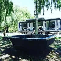 Kingsbrook Pods โรงแรมในคลาเรนส์
