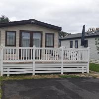 2-Bed Caravan - Oakdene Forest Park Sleeps 6, hotel in Saint Leonards