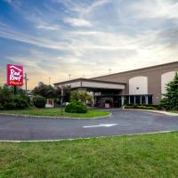 Red Roof Inn PLUS Newark Liberty Airport - Carteret, готель біля аеропорту Linden Airport - LDJ, у місті Картерет