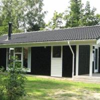 Chic Holiday Home in Silkeborg Denmark with Roofed Terrace, hotel in Engesvang