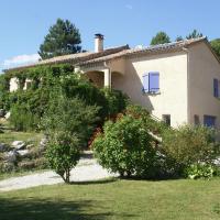 Great detached house near Die 8 km with magnificent view and beautiful garden, hôtel à Ponet-et-Saint-Auban
