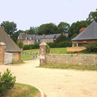Rustic Cottage in Flainville with Garden, hotel sa Le Bourg-Dun