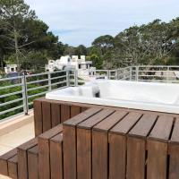 PENTHOUSE CON TERRAZA PARRILLERO Y JACUZZI PROPIO, PREMIADO POR AWARD SEGUNDO AÑO CONSECUTIVO -Edificio Jardins Del Est San Rafael-, San Rafael, Punta del Este, hótel á þessu svæði