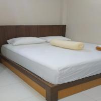 Nietsa Guest House Syariah Palu Mitra RedDoorz, hotel near Mutiara Airport - PLW, Palu