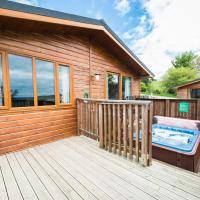 Skylark Lodge with Hot Tub near Cupar Fife, hotel in Cupar
