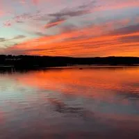 Waterfront Walk Out with Private Terrace, Hotel in Groton