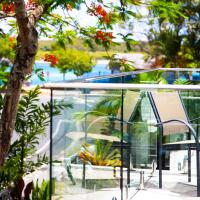 2 Bedroom Renovated Townhouse, Walk to Noosa River