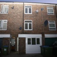 Budget 4-Bed House in Woolwich
