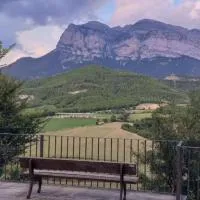 Preciosas Vistas a La Montaña, Luminoso y Acogedor, hotelli kohteessa El Pueyo de Araguás
