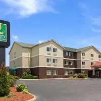Quality Inn & Suites Ferdinand: Ferdinand şehrinde bir otel