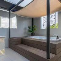 Okinawa Villa KILOHANA, hotel en Imbu