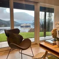 Funky cabin with a panoramic view of the Oslofjord, hotel sa Nordre Frogn