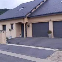 Gite Vallée et Semoy, hotel u gradu Tournavaux
