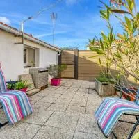 Maison charmante à L'Épine avec jardin clôturé et terrasse, hotel en LʼÉpine