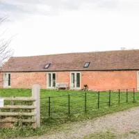 Treehouse Barn at Pitchford Estate، فندق في شروزبري