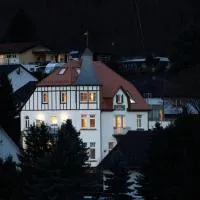 Villa Waldfrieden - Design trifft Budget – hotel w mieście Annweiler am Trifels