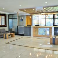 Cresta Oasis Hotel, hotel em Harare